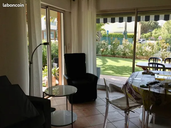 Appartement avec terrasse et jardin proche Sanary