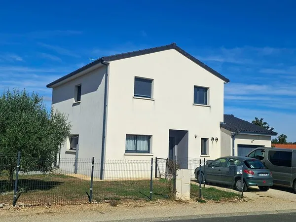 Maison de 115m² à louer aux ROCHES PRÉMARIE