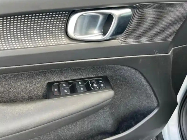 Volvo Xc40 t2 129ch r-design geartronic 8 — photo 14