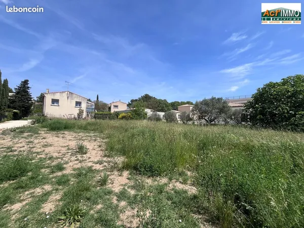 Terrain 705 m² Cornillon-Confoux