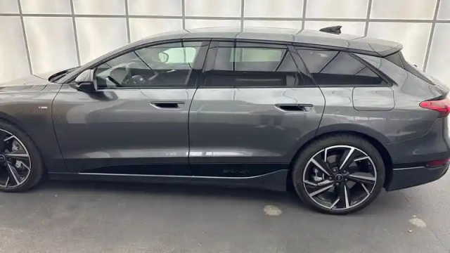 Audi A6 e-tron avant performance 367 ch 100 kwh — photo 2