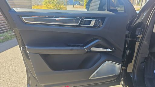 Porsche Cayenne 4.0 V8 e-Hybrid 680 BVA8 - Turbo S Pack Gt – 2023 – 31069 km – Hybride rechargeable – Boîte Automatique — photo 24
