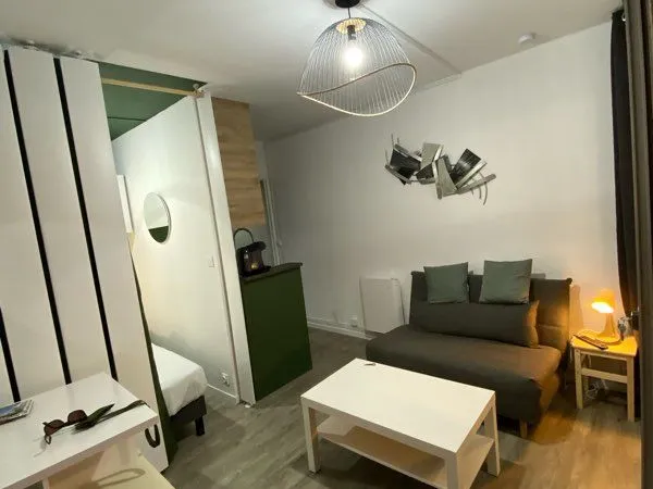 Studio meublé avec espace nuit séparé - centre port