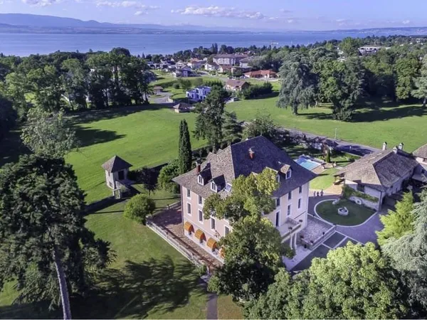 Maison 700 m²