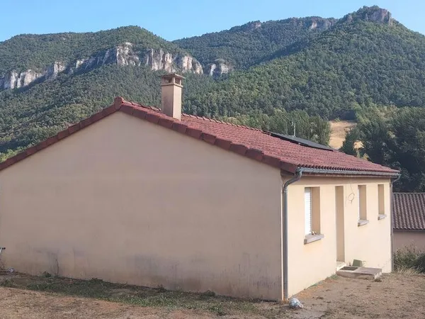 Vente maison plein pied vue sur les gorges du tarn, le piedestal et le chateau de peyrelade