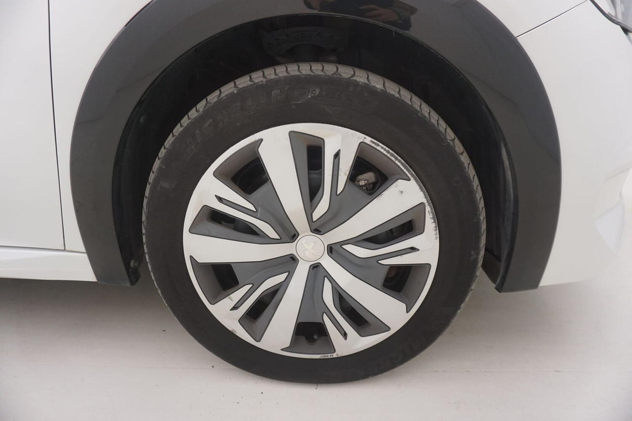 Peugeot 208 — photo 15