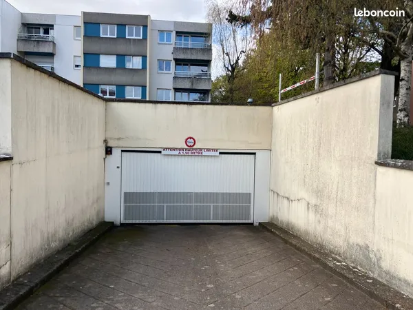 Garage fermé et sécurisé 13m²