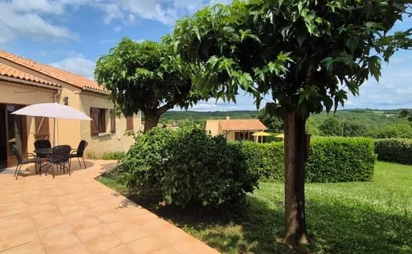 Dans Un Ecrin De Verdure Grande Maison Tout Confort Sur 2 Niveaux De Plain-Pied Avec Terrasses Garag