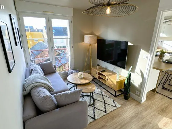 Chambre meublée 12m² - Rejoins une coloc de 3 déjà installé - Tram 2min - 450 CC - Dispo immédiateme