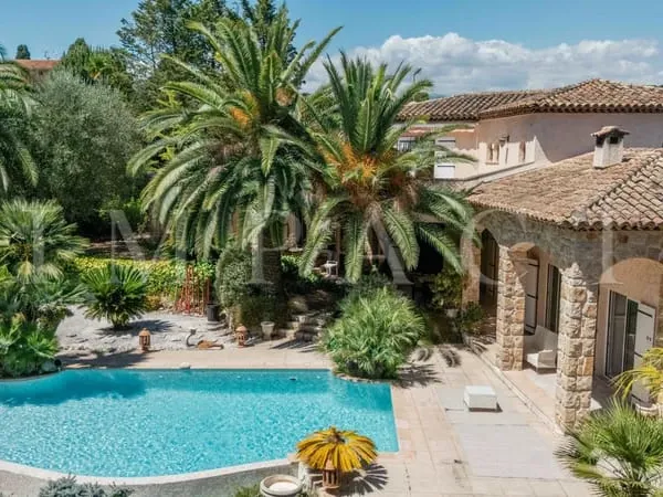 Mougins - Superbe villa provençale avec terrain constructible à vendre