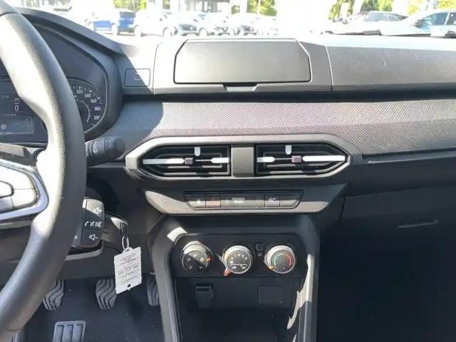 Dacia Sandero sce 65 — photo 12