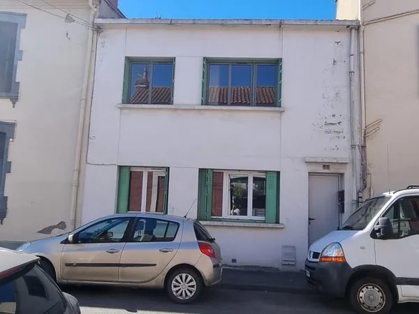 Bâtiment 104 m²