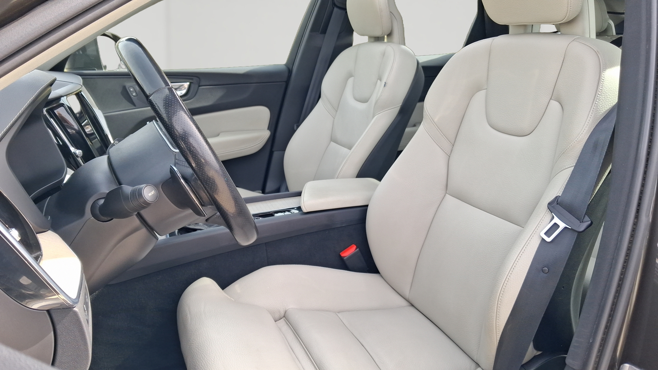 Volvo XC60 D5 AWD 235 ch Geartronic 8 — photo 11