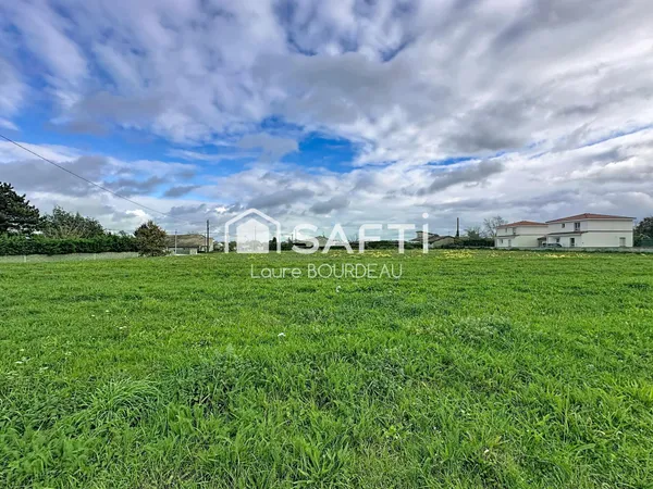 Terrain constructible de 874m² à VACQUIERS