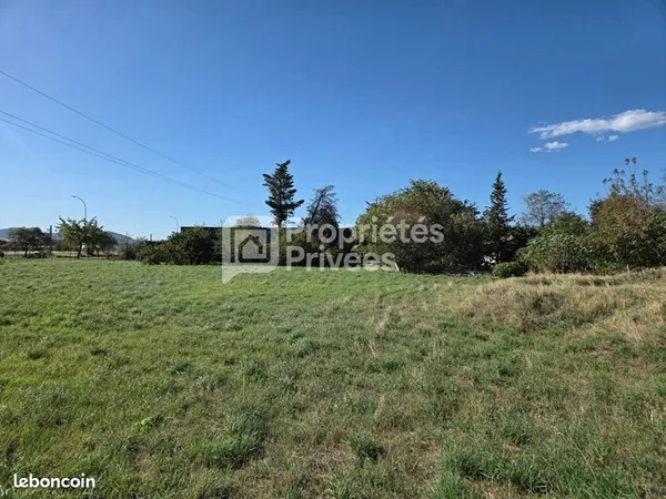 Terrain 1 200 m² Montelimar