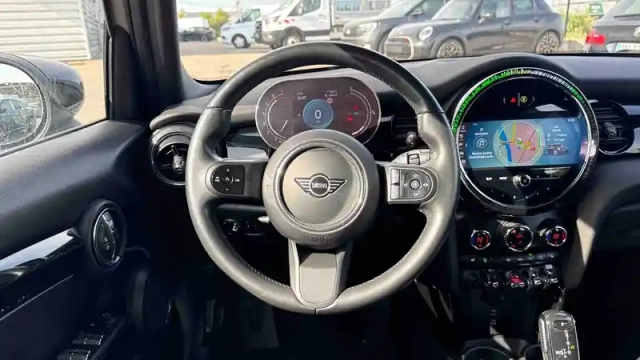 Mini Mini hatch 5 portes cooper 136 ch dkg7 — photo 6