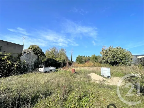 Terrain 745 m²
