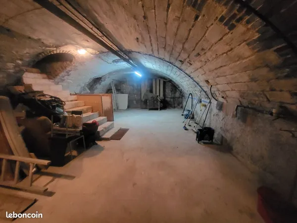 Loue cave 60m2 centre ville Sens
