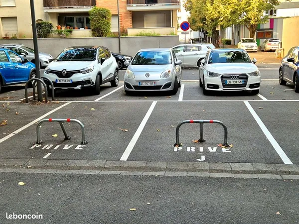 Place de parking - quartier salins