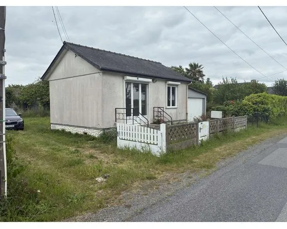 A vendre petite maison et terrains constructibles