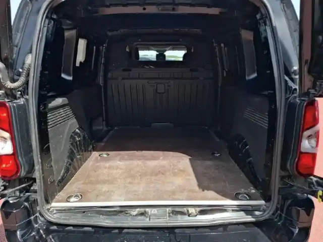 Peugeot Partner fourgon standard 650 kg bluehdi 130 s&amp;s eat8 — photo 6