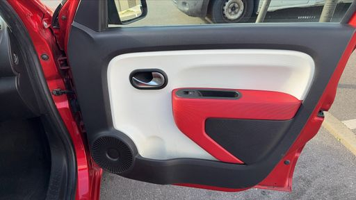 Renault Twingo 1.0 SCe 70 - Intens – 2014 – 116146 km – Essence – Boîte Manuelle — photo 23