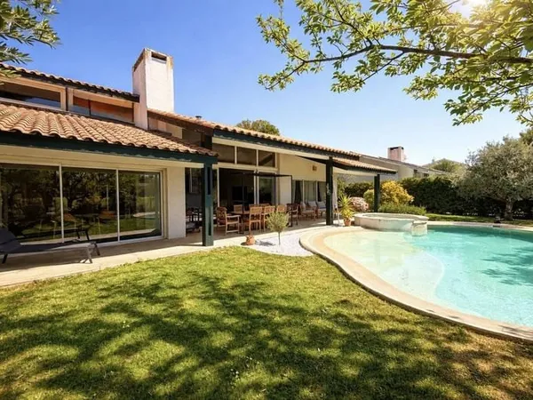 Villa 4 pièces 160 m²
