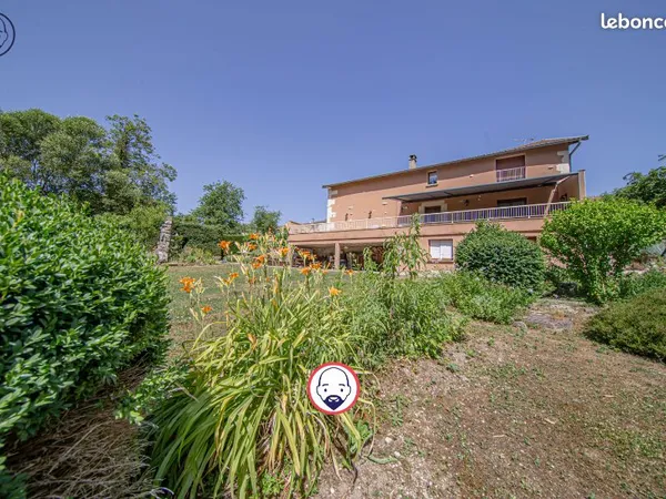 Propriété 6 pièces 326 m²
