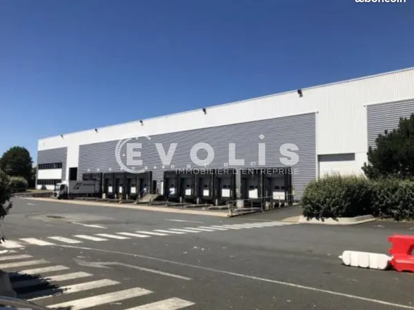 Local industriel 22 405 m²