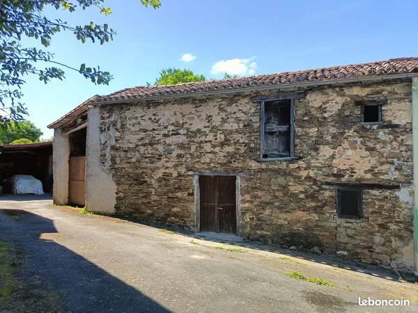 Grange en pierre + Terrain constructible 3557m² (Permis validé)
