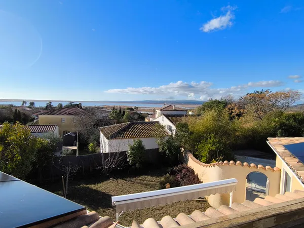 Vends villa avec vue, sans vis-à-vis, 4 chambres, piscine chauffée et grand sous-sol