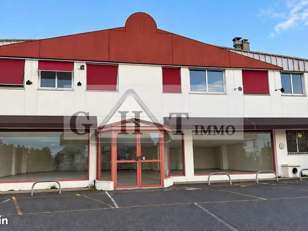 Commerce 930 m²