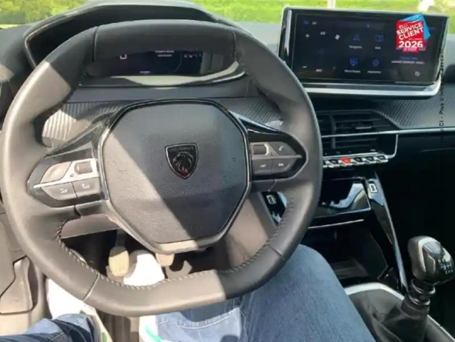 Peugeot 208 1.2 100ch s&amp;s allure — photo 15
