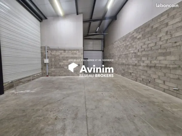 Local 190 m² Mitry-Mory