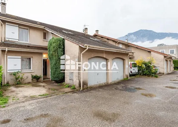 GRENOBLE - MAISON T5 96 M² - 4 CHAMBRES - JARDIN SUD - GARAGE - POMPE À CHALEUR - DPE C