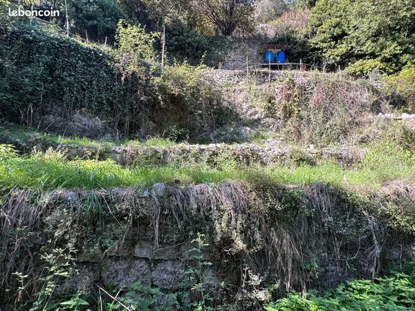 À louer - Petit terrain à Lucéram - 80 m²