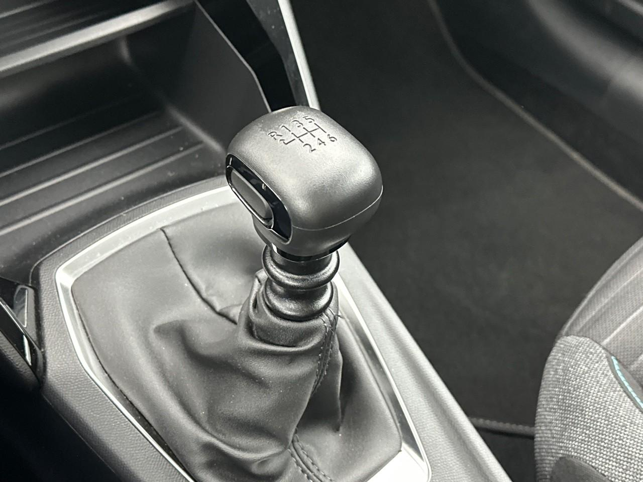 Peugeot 208 puretech 100 s&s bvm6 style — photo 28