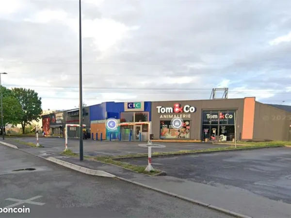 Boutique 952 m² PONTAULT COMBAULT