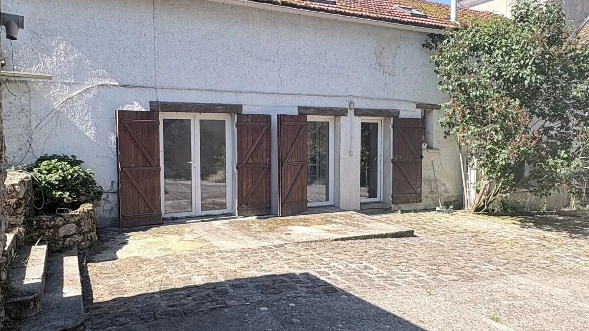 Photo 1