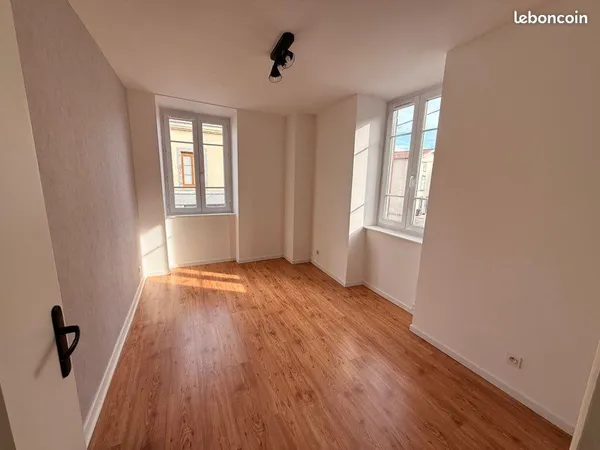 🏠T2 ENTIÈREMENT RÉNOVÉ ET CLIMATISÉ - 35 m² - PONT-DU-CHÂTEAU CENTRE