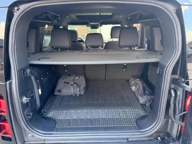 Land Rover Defender 110 2.0 p300e phev s — photo 9