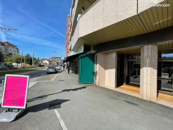 Gaillard frontière Genève - Local professionnel avec grande vitrine - Location-achat possible