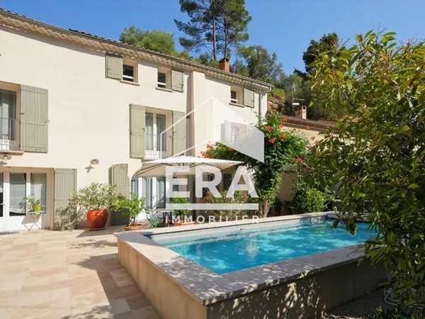 Maison 8 pièces 220 m²