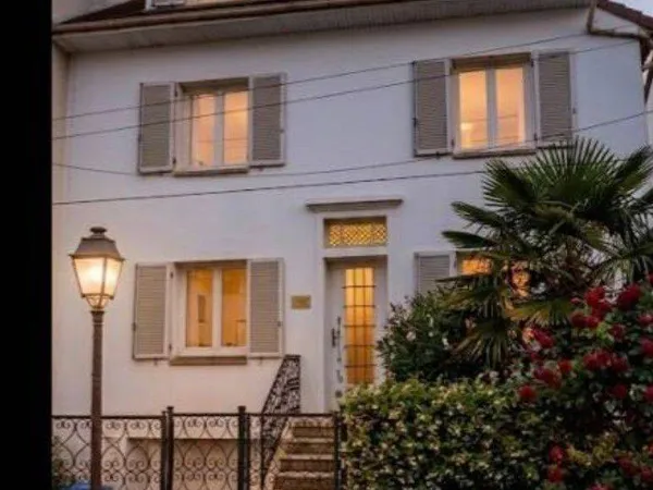 Maison 240 m²