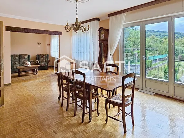 Maison traditionnelle F6 jumelée d'un coté