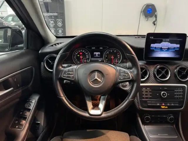 Mercedes Gla 180 intuition — photo 31