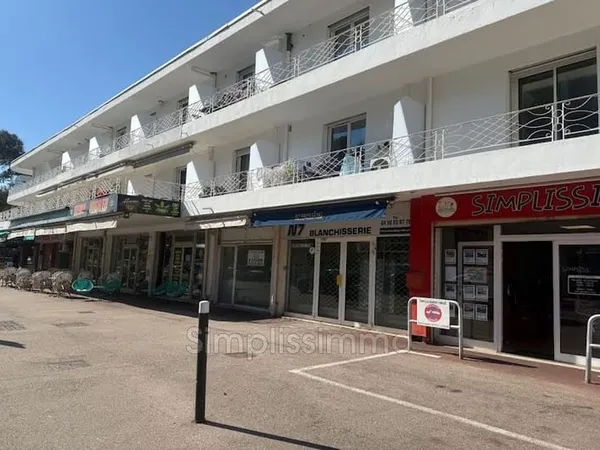 Commerce Location Antibes   860€