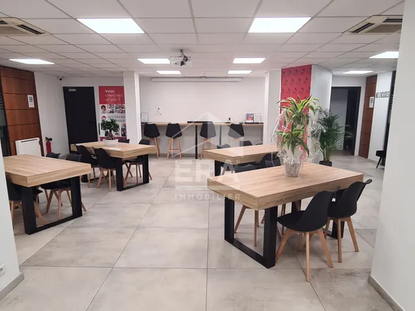 Local commercial 8 pièces 344 m²