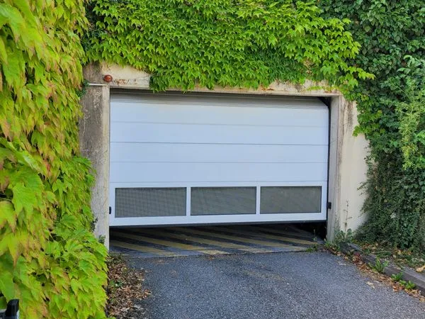 Garage / box fermé et securisé