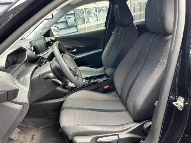Peugeot 2008 e- 136ch allure — photo 6